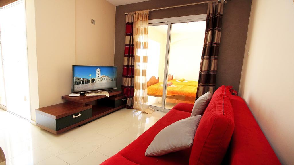 Panikos Beach Apartment I لارنكا المظهر الخارجي الصورة